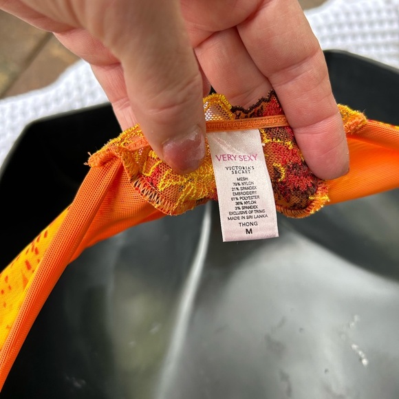 NWOT 2007 Victorias Secret Floral lace and cheetah print bra and g string set. - Picture 6 of 12